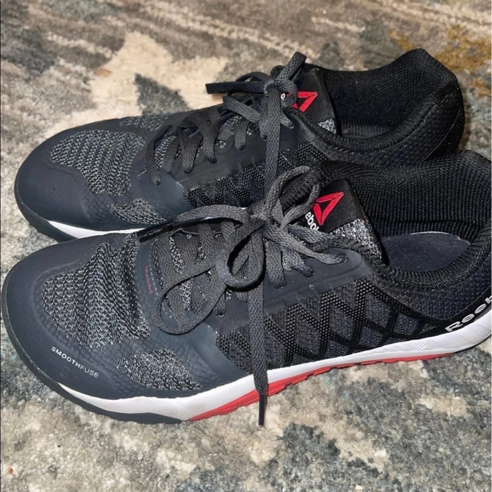 Size 8 womens Reebok nanoweb shoes
